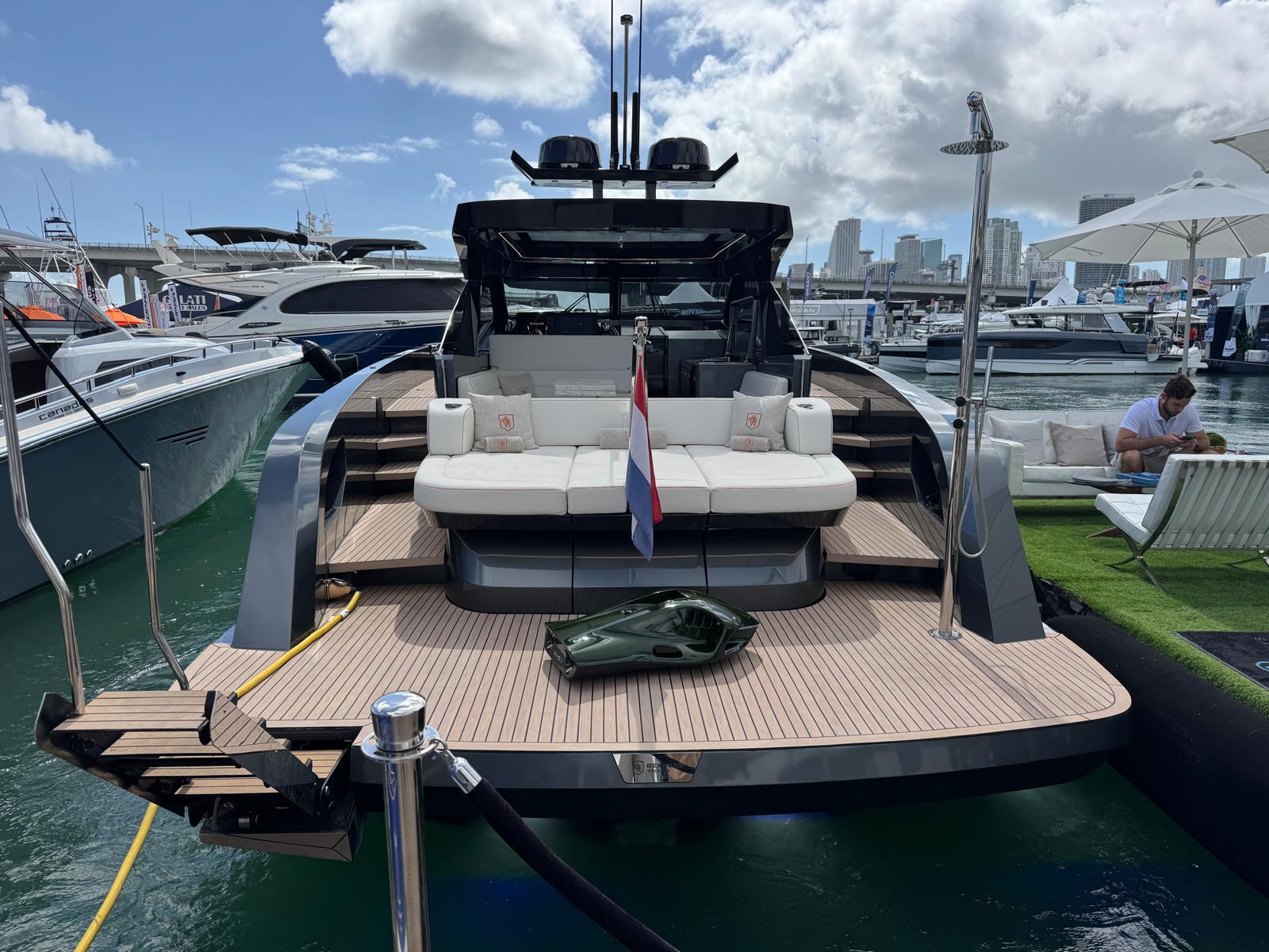 SeaNXT ELITE sea scooter — side profile